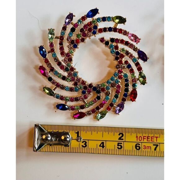 Rhinestones Earrings Shiny Round Spiral Twist Big Stud Earrings - Picture 3 of 4